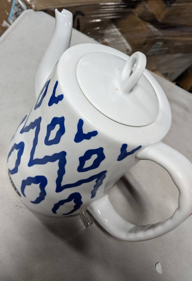 BELLA 1.2 Liter Electric Ceramic Tea Kettle with Detachable Base & Boil Dry  Protection, Blue Aztec, Electric Tea Kettle with Automatic Shut Off &  Detachable Swivel Base (13724) MSRP $41.99 Auction