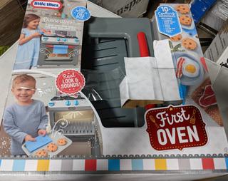 Little Tikes First Oven Realistic Pretend Play Appliance for Kids, Play  Kitchen with 11 Accessories and Realistic Cooking Sounds, Unique Toy  Multi-Color, Ages 2+