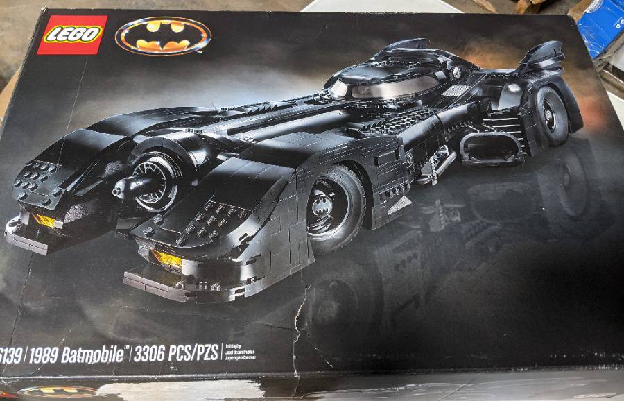 LEGO DC Batman 1989 Batmobile 76139 Building Kit new