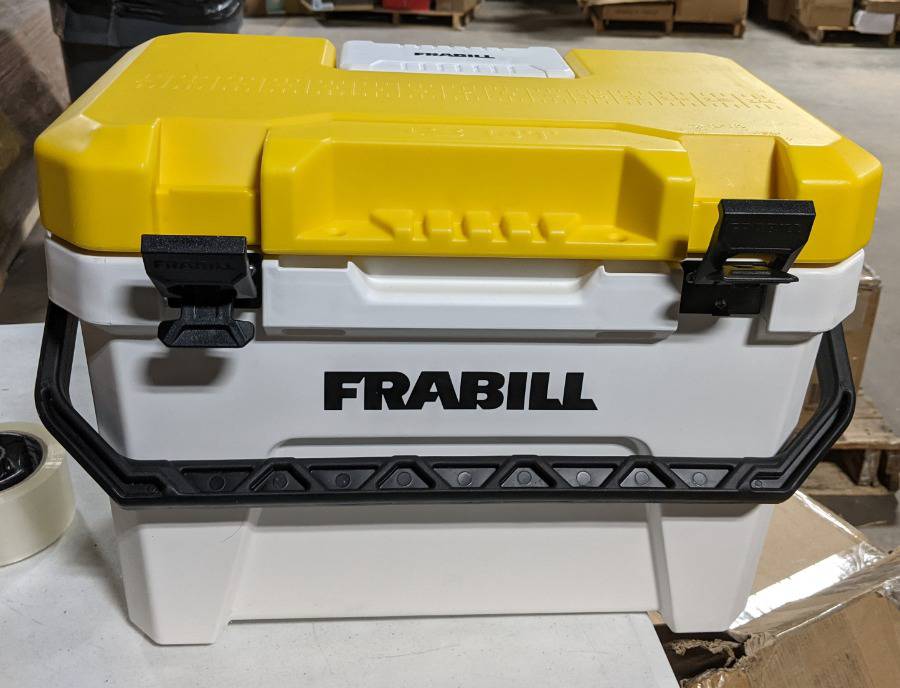 Frabill Magnum Bait Station 13 Quart Live Bait Well, White and Yellow MSRP  $69.99 Auction