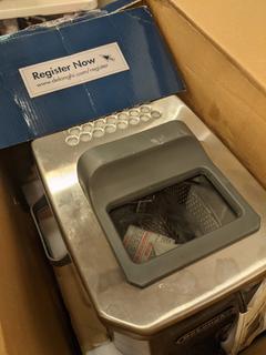 DeLonghi Deep Fryer NIB - Lambrecht Auction, Inc.