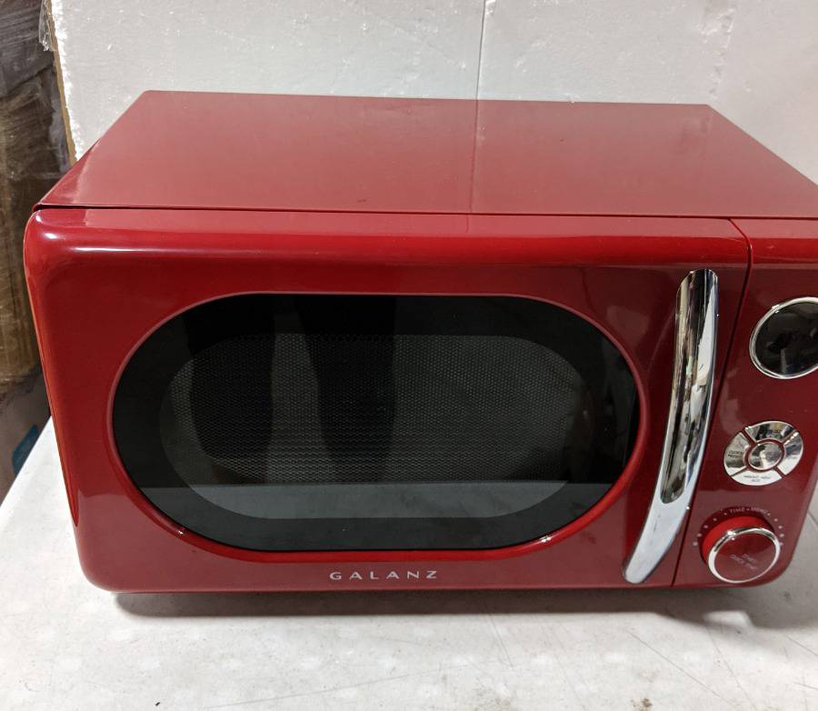 Galanz 0.7 cu ft Retro Red Microwave Oven